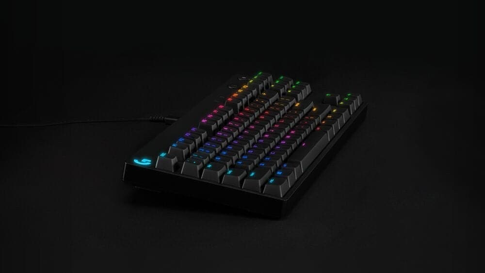 Mechanische Gaming-Tastatur Logitech G PRO– SCHWARZ– USB– NORDIC