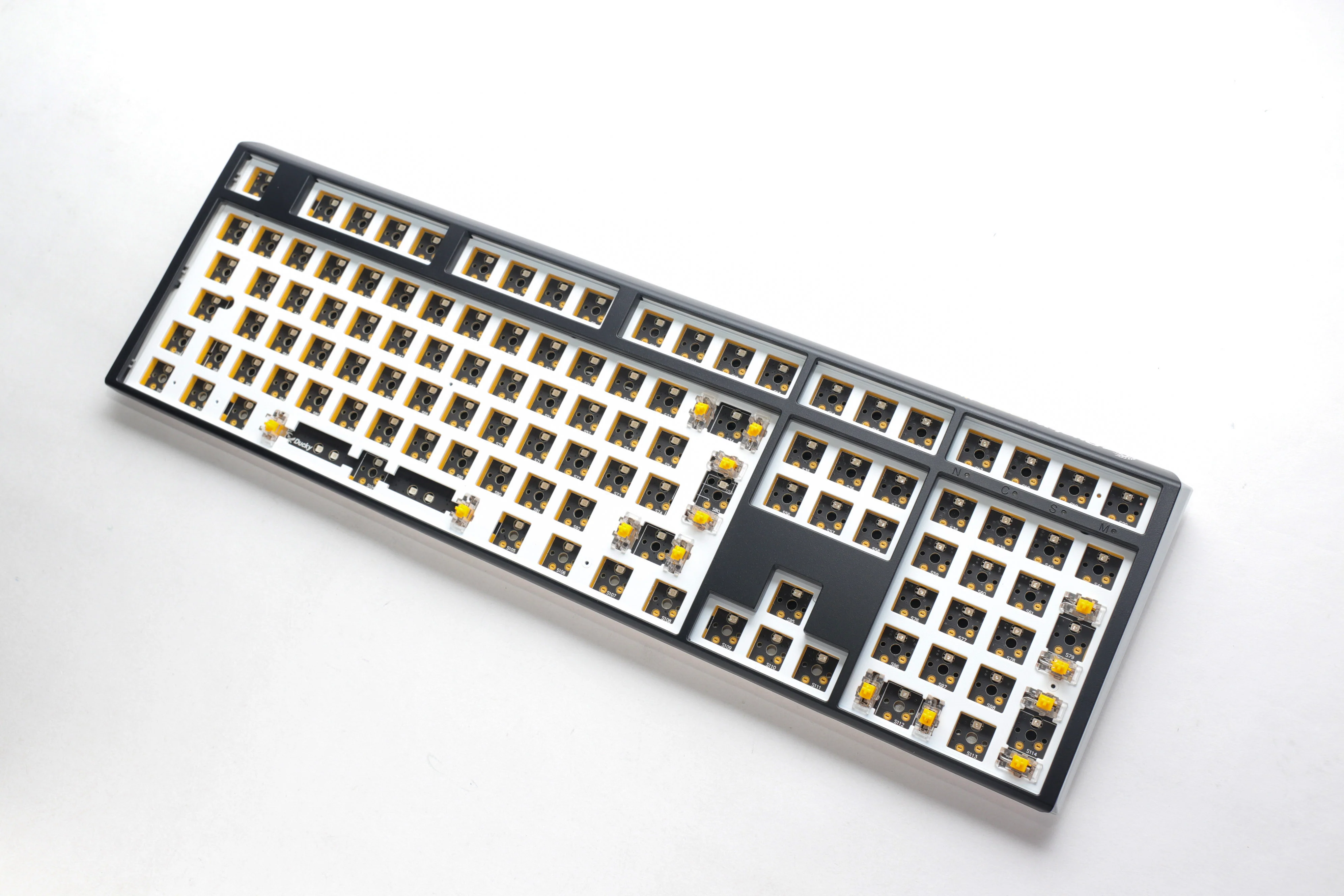 Ducky One 3 - Hot Swap ISO Barebone Black - Fullsize - RGB - Uden Switches/keycaps
