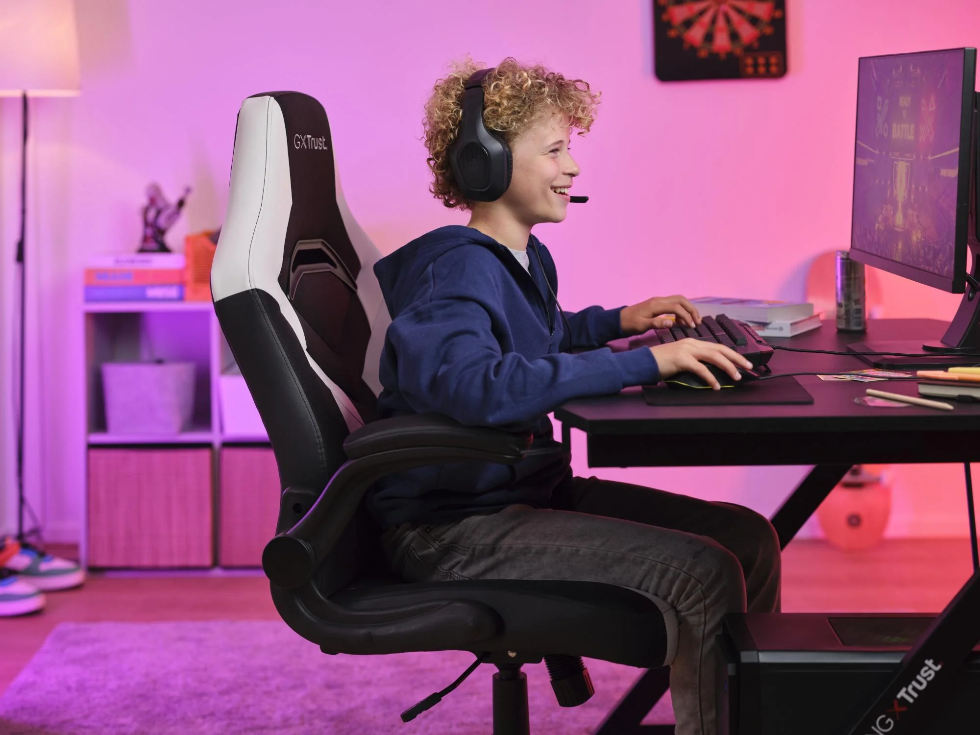 TRUST GXT703W RIYE GAMING CHAIR - WHITE