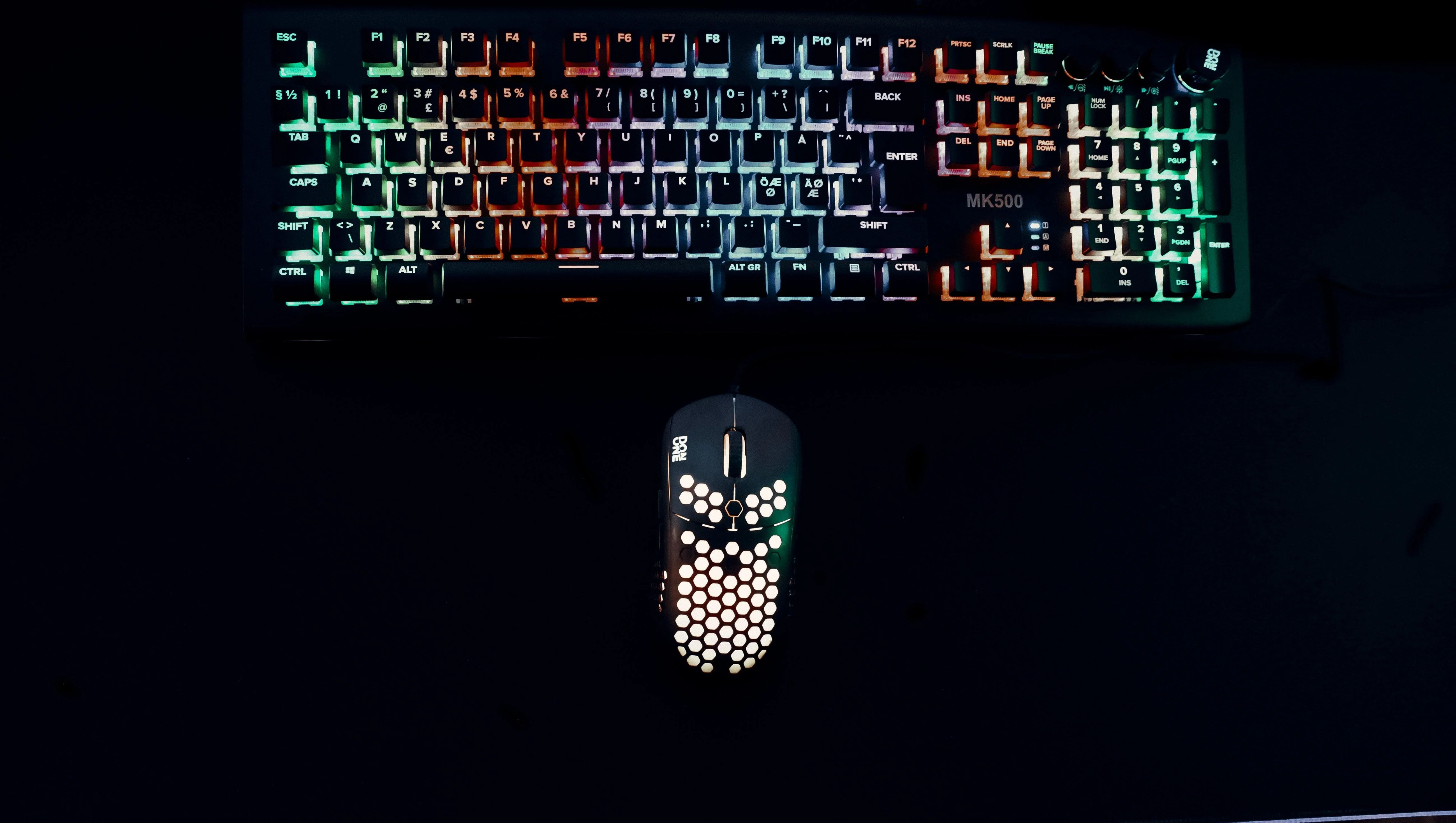 DON ONE– GM200 SCHWARZ– LEICHTE RGB-GAMING-MAUS