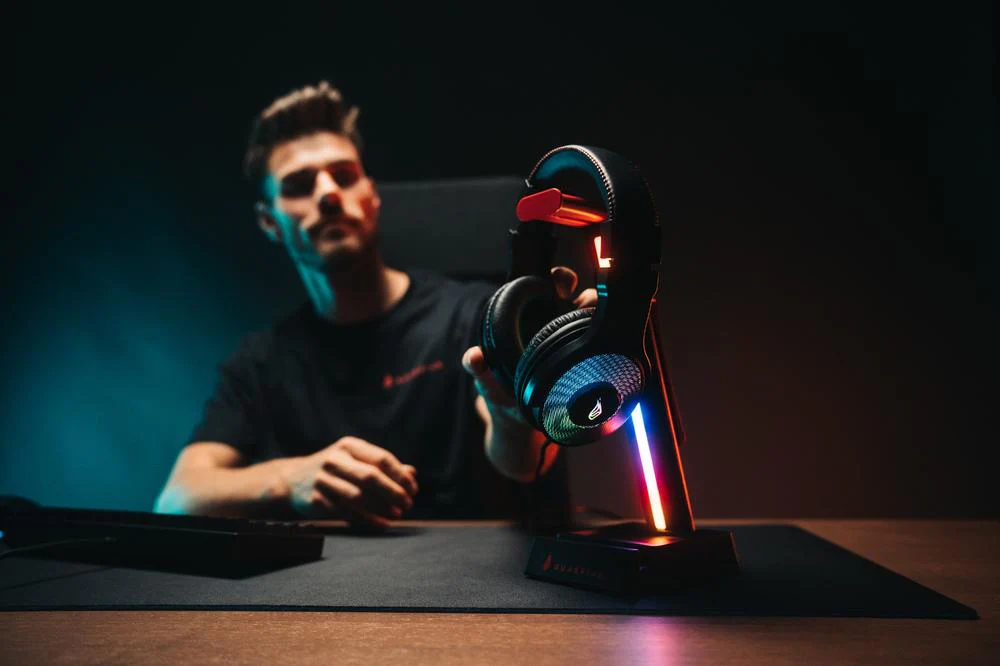 SUREFIRE - Vinson N2 Dual Gaming RGB MF Headset Stand. Sort
