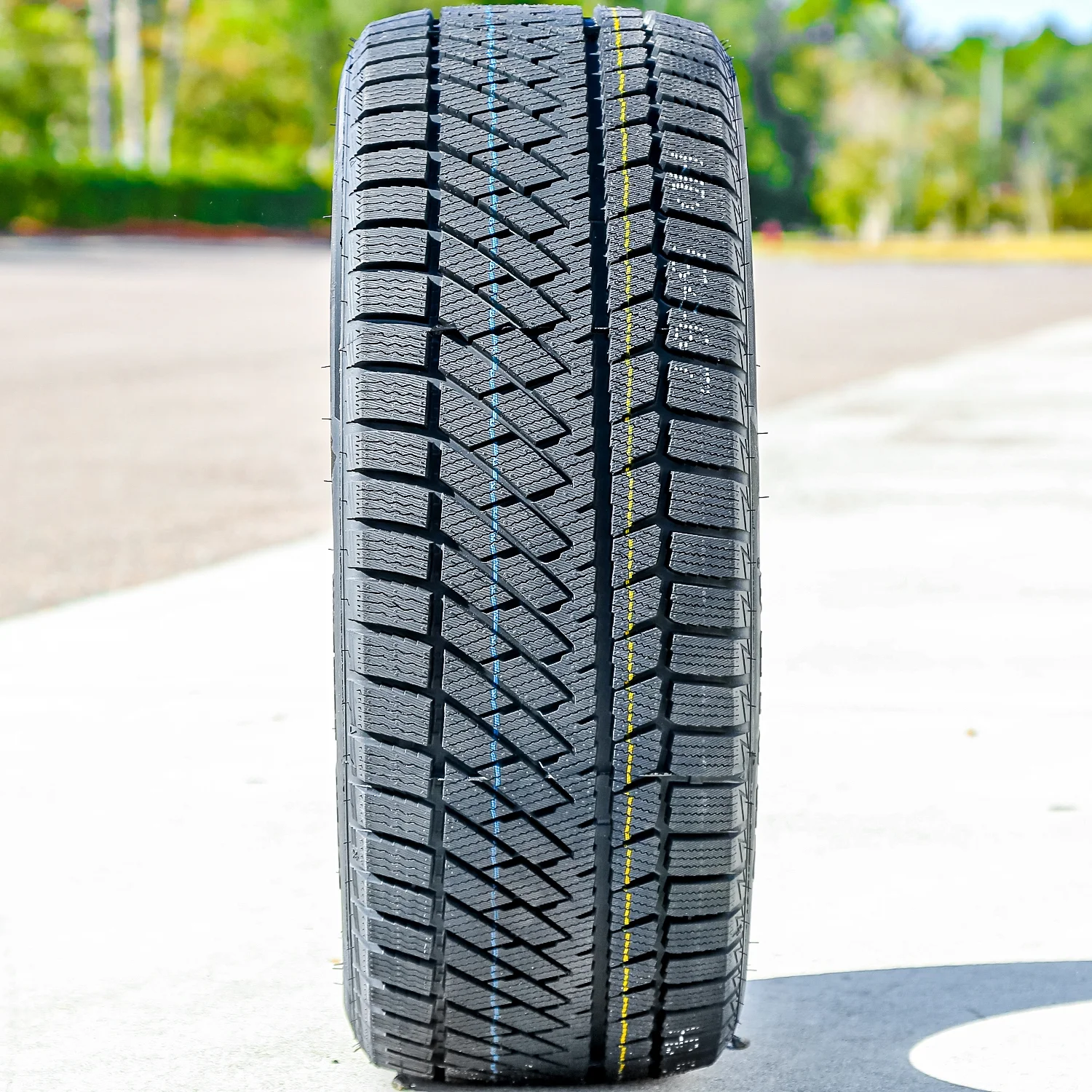 Haida HD687 235/40R19 96V Winter Tire