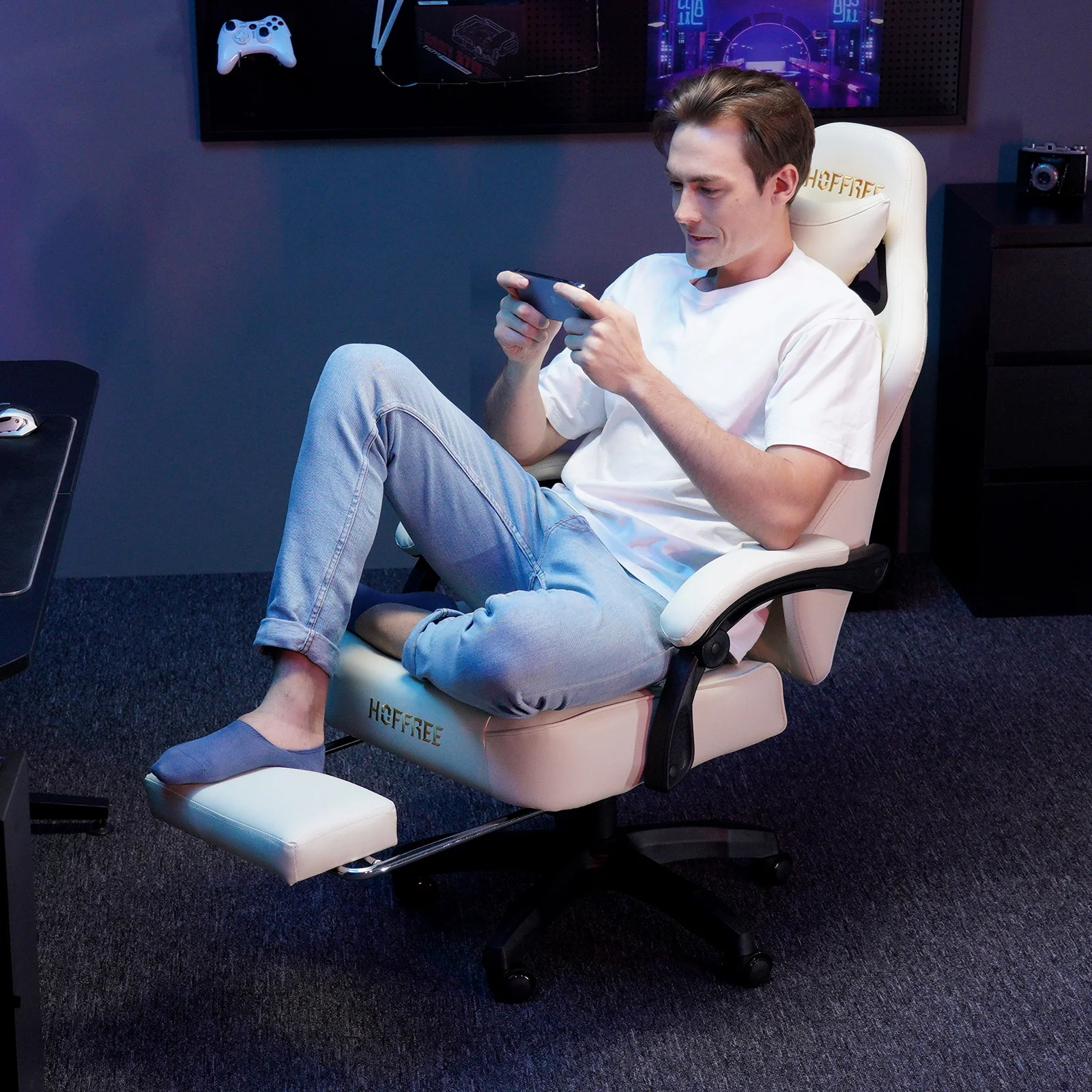 Hoffree Gaming Chair with Speakers PU Gamer Chair with footrest and massage Egonomic Computer Game Chair with Headrest and Lumbar Support for Adults and Office Gaming, 440 LBS